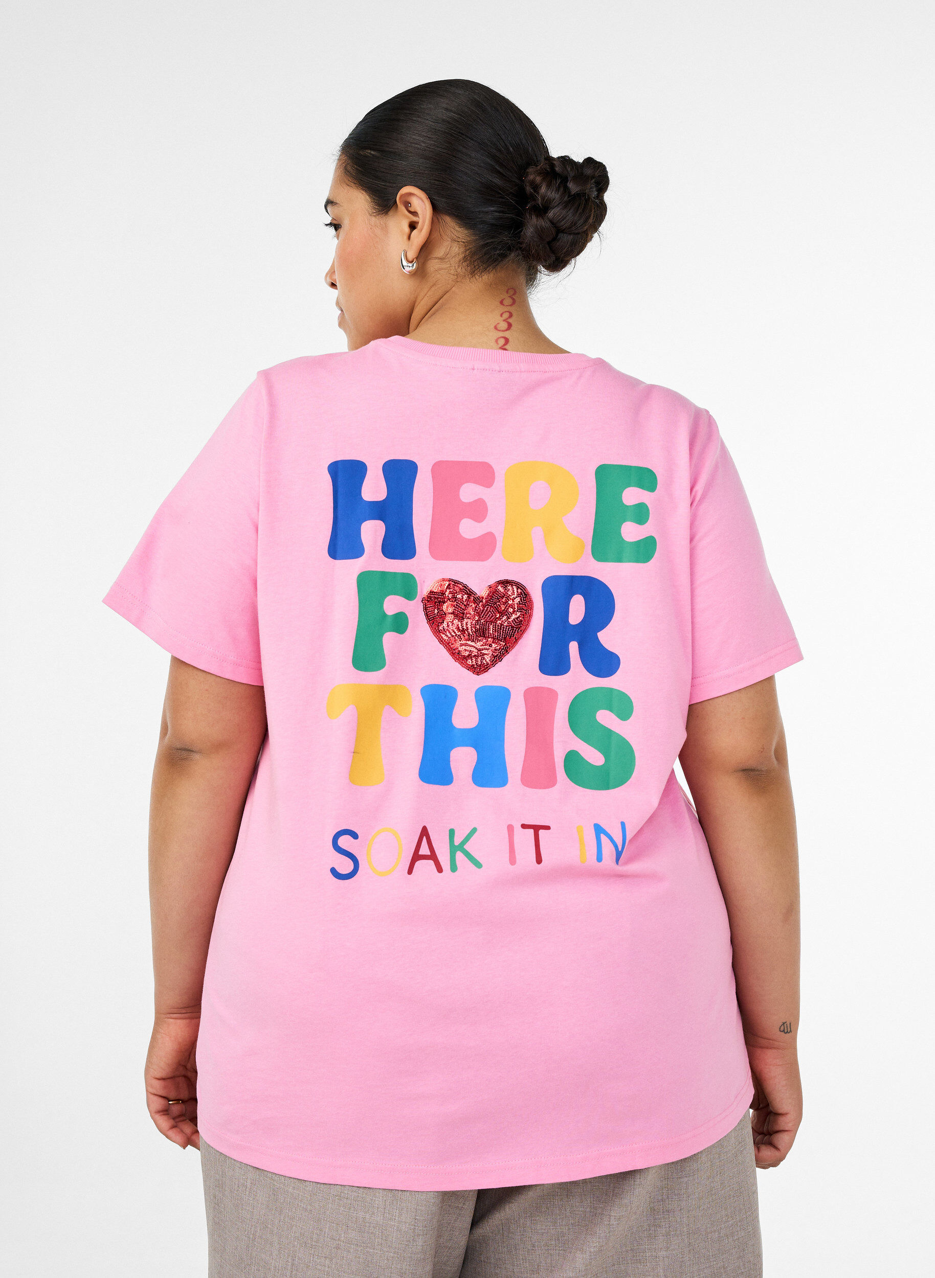 ZizzifashionT-shirt with a sequin heart and colourful back print, Pink, Model image number 2