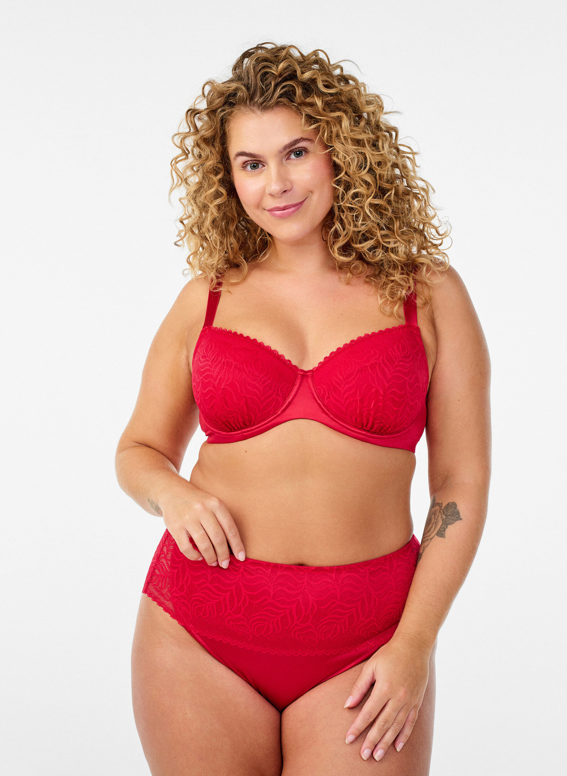 Zizzifashion Padded bra with shiny microfibre and lace cups, Red, Model image number 1