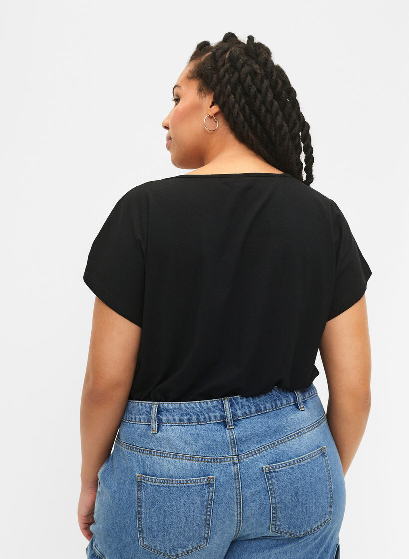 V-neck T-shirt with chest pocket, Black, Model image number 1