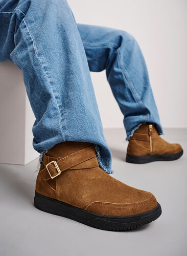 Short wide fit boot in suede, Tobacco Brown, Image image number 1