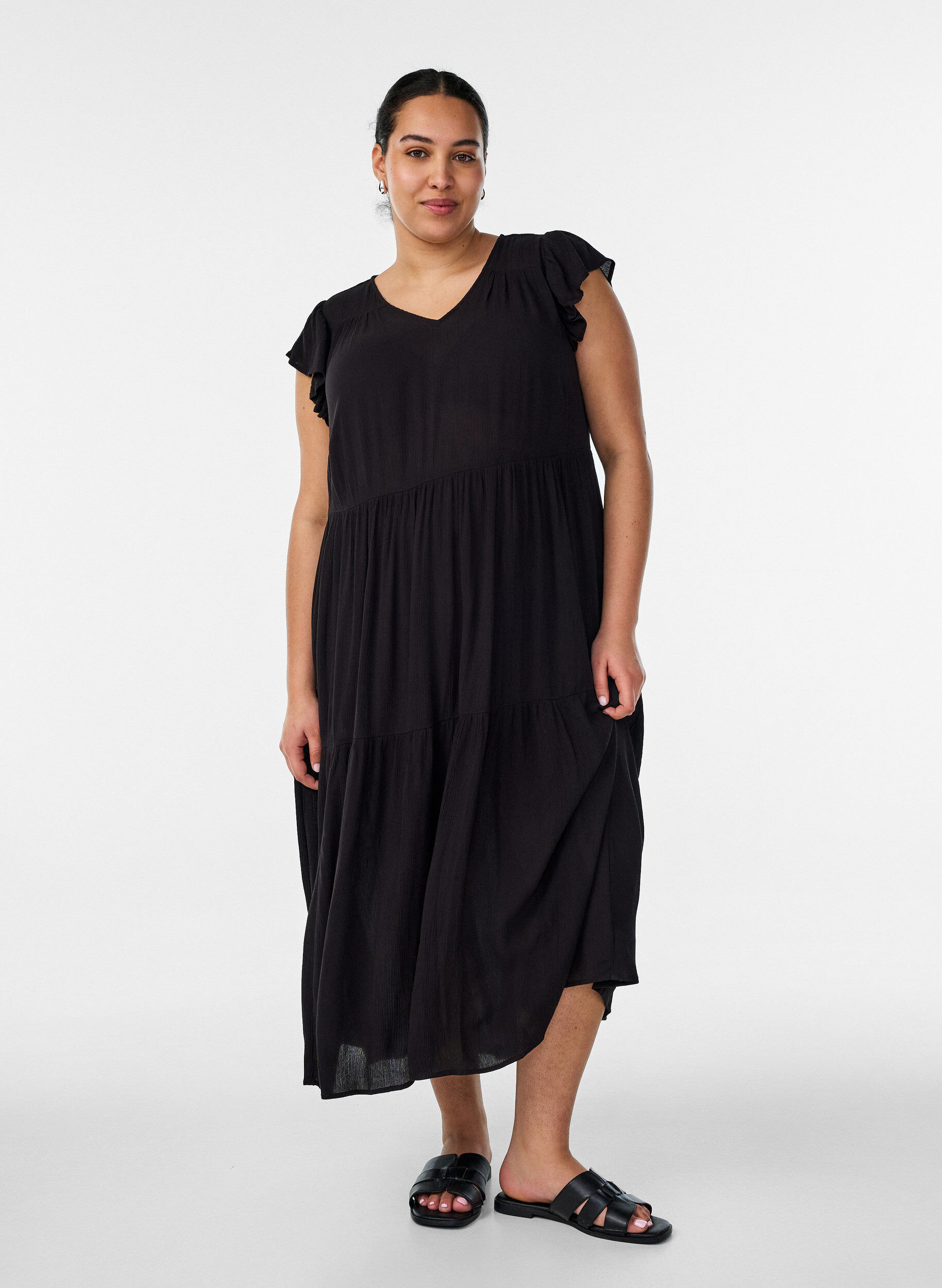 Midi dress in viscose with ruffle sleeves, Black, Model