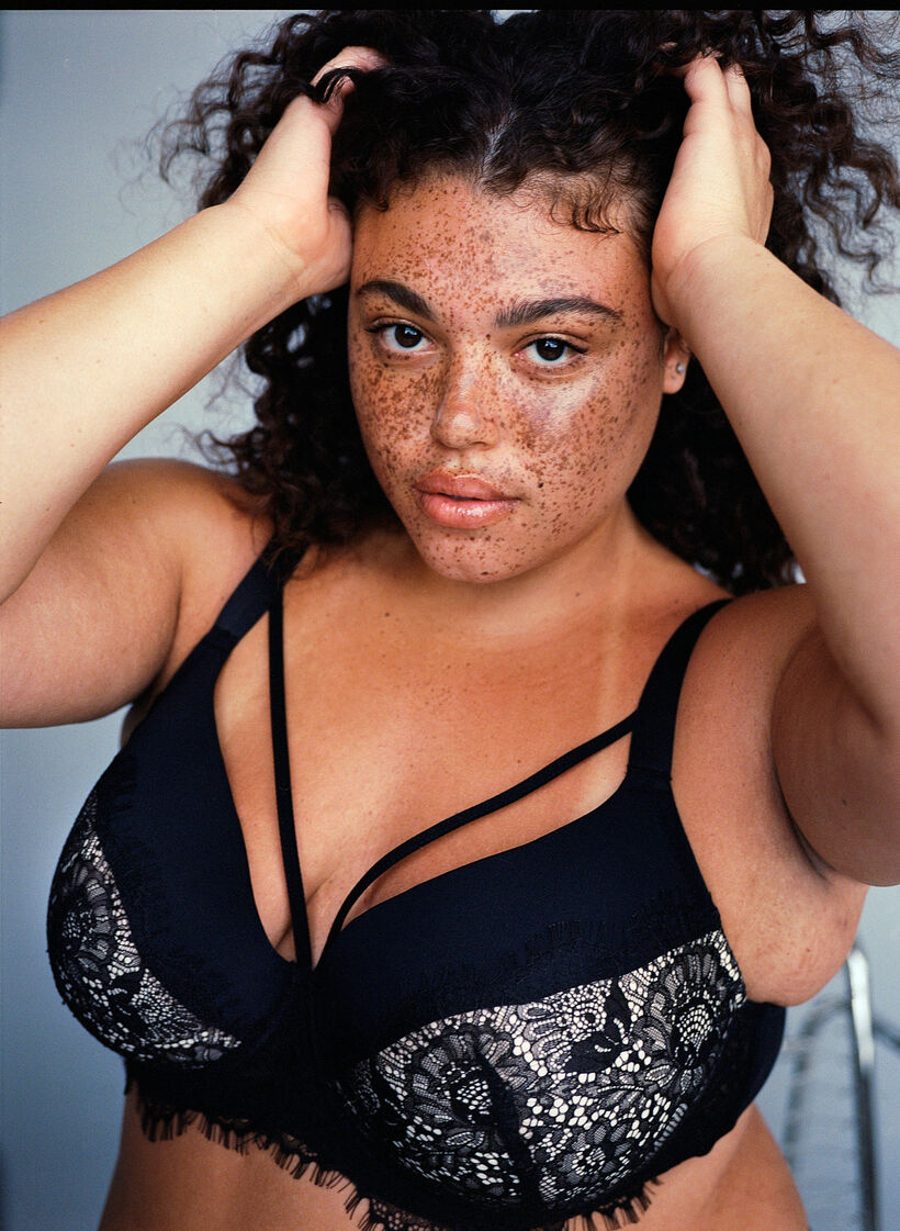 Padded bra with lace and string, Black, Image image number 0