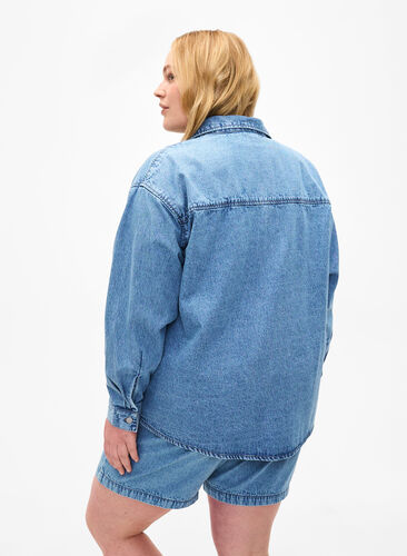 Loose denim shirt with chest pocket, Light blue denim, Model image number 1