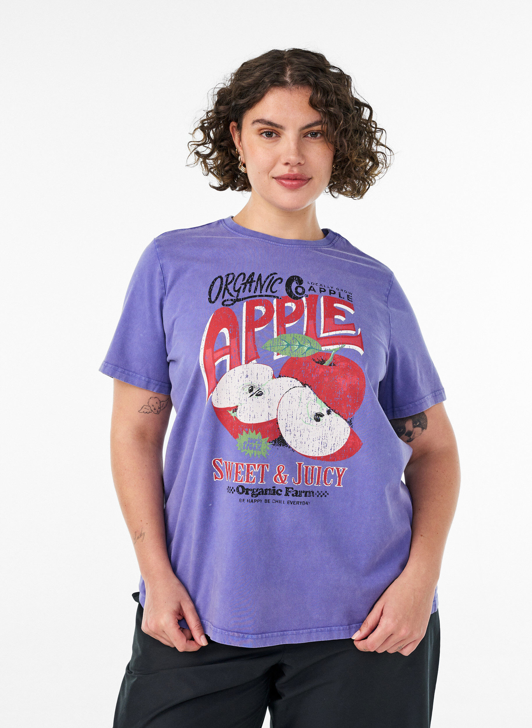Cotton T-shirt with front print and a washed look, Purple, Model