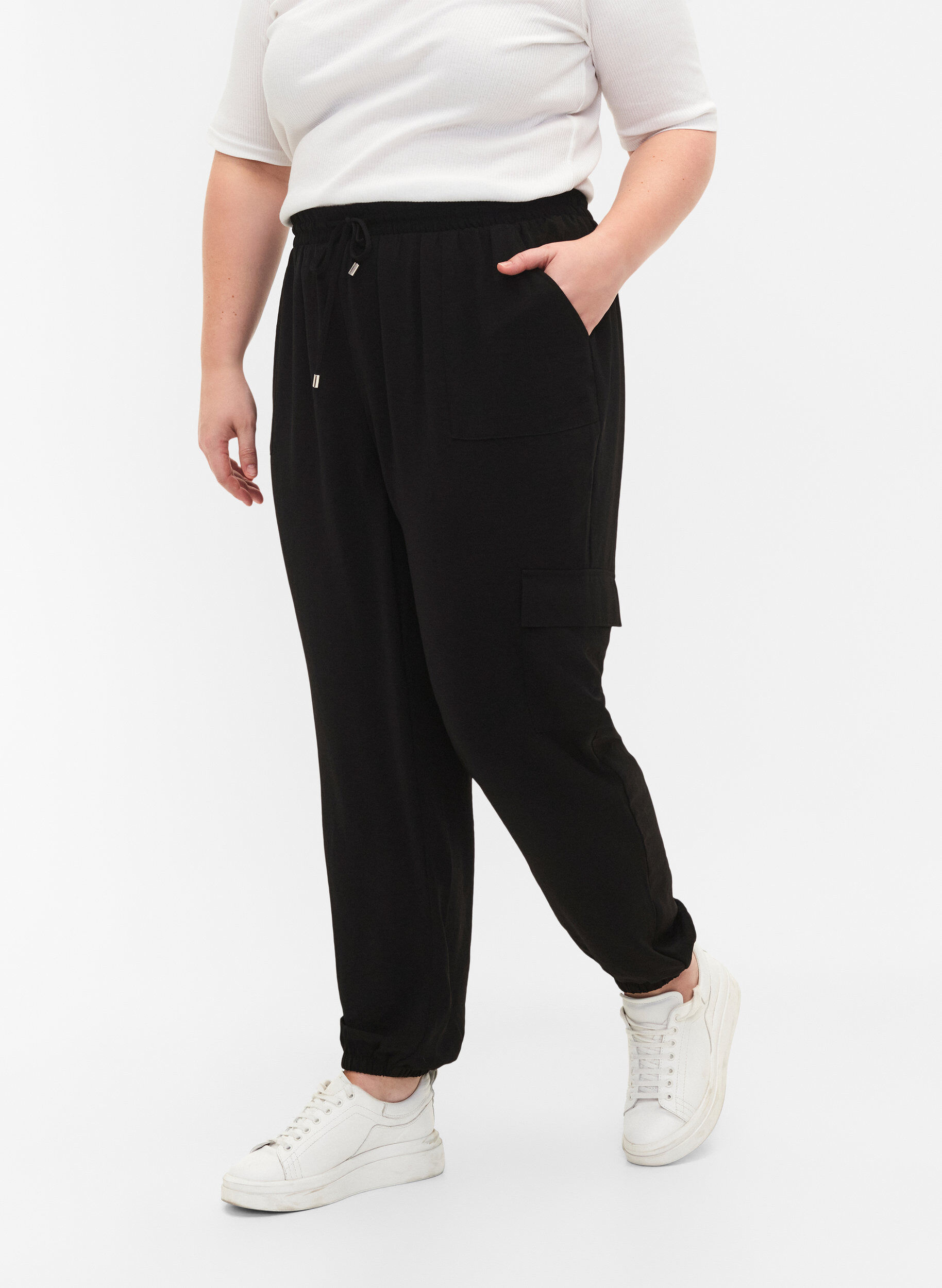 Zizzifashion Solid coloured trousers with large pockets, Black, Model image number 2
