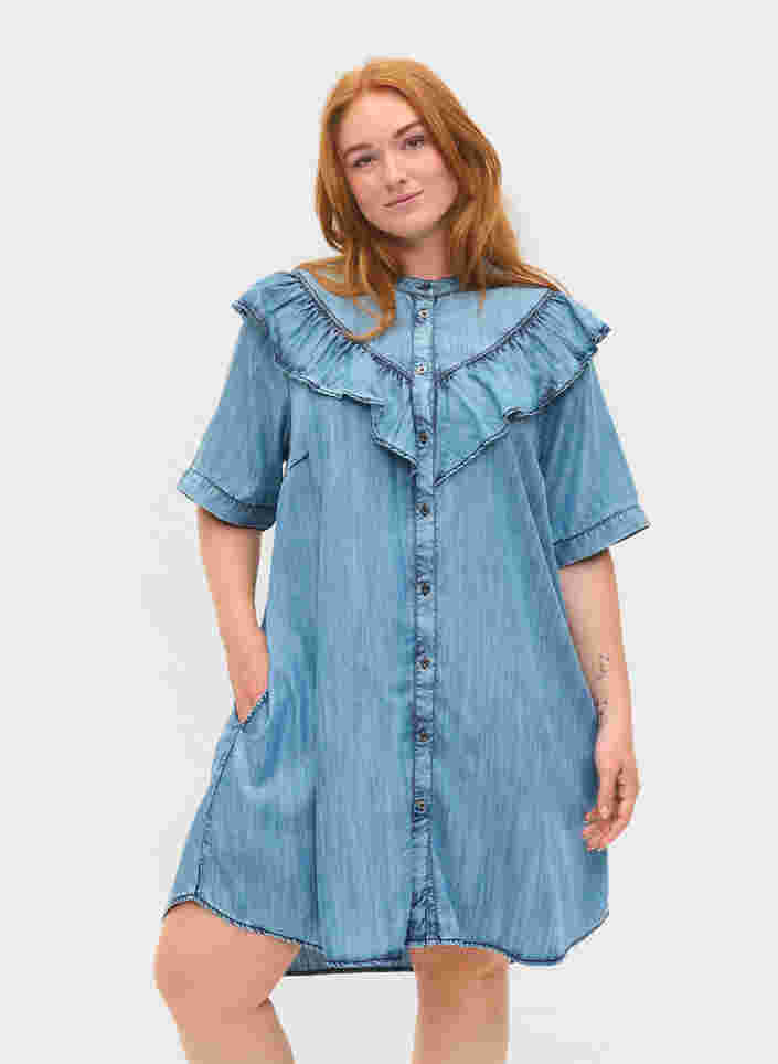 Short-sleeved ruffle denim dress, Blue denim, Model