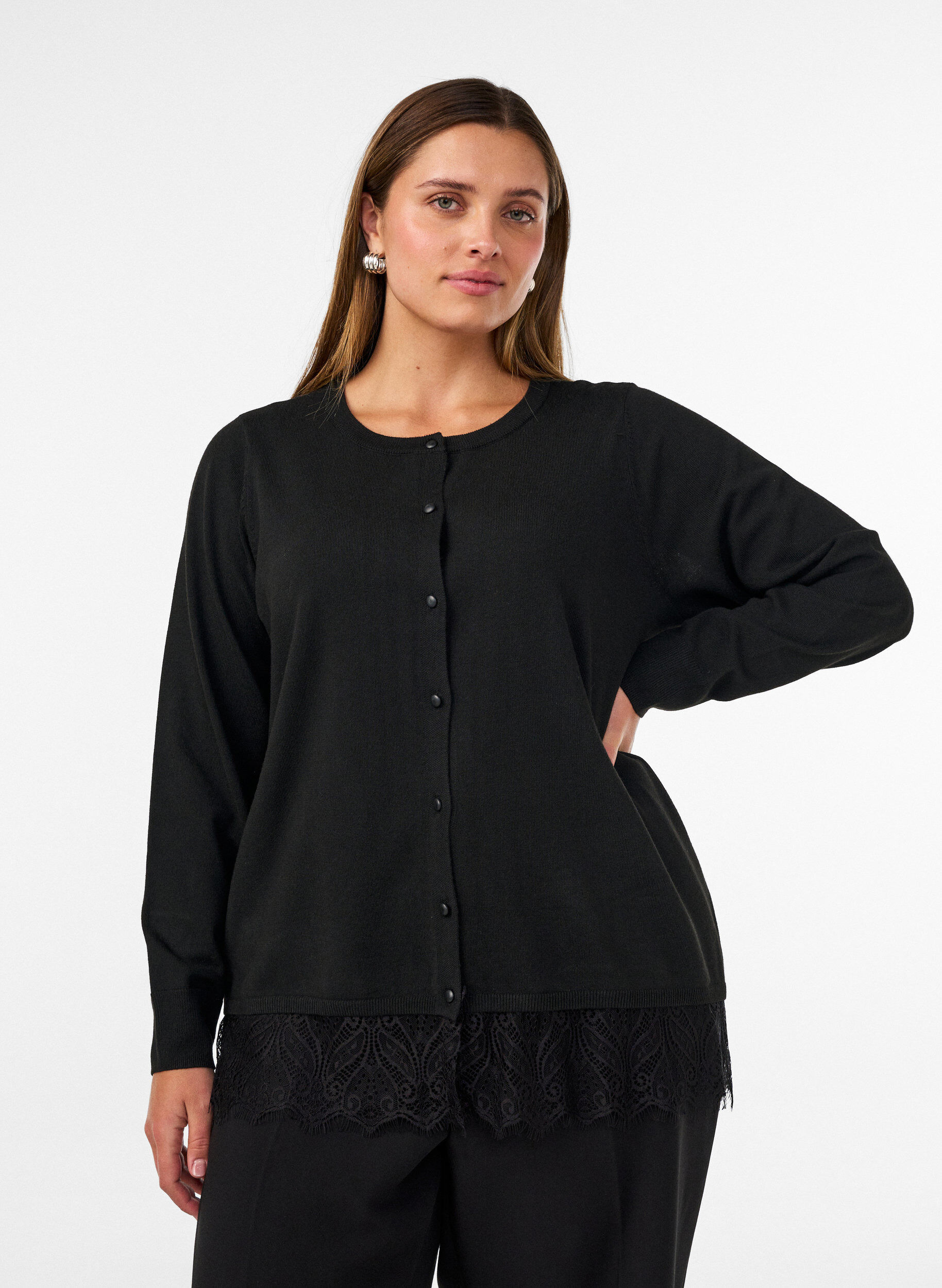 Cardigan with a wide lace hem, Black, Model