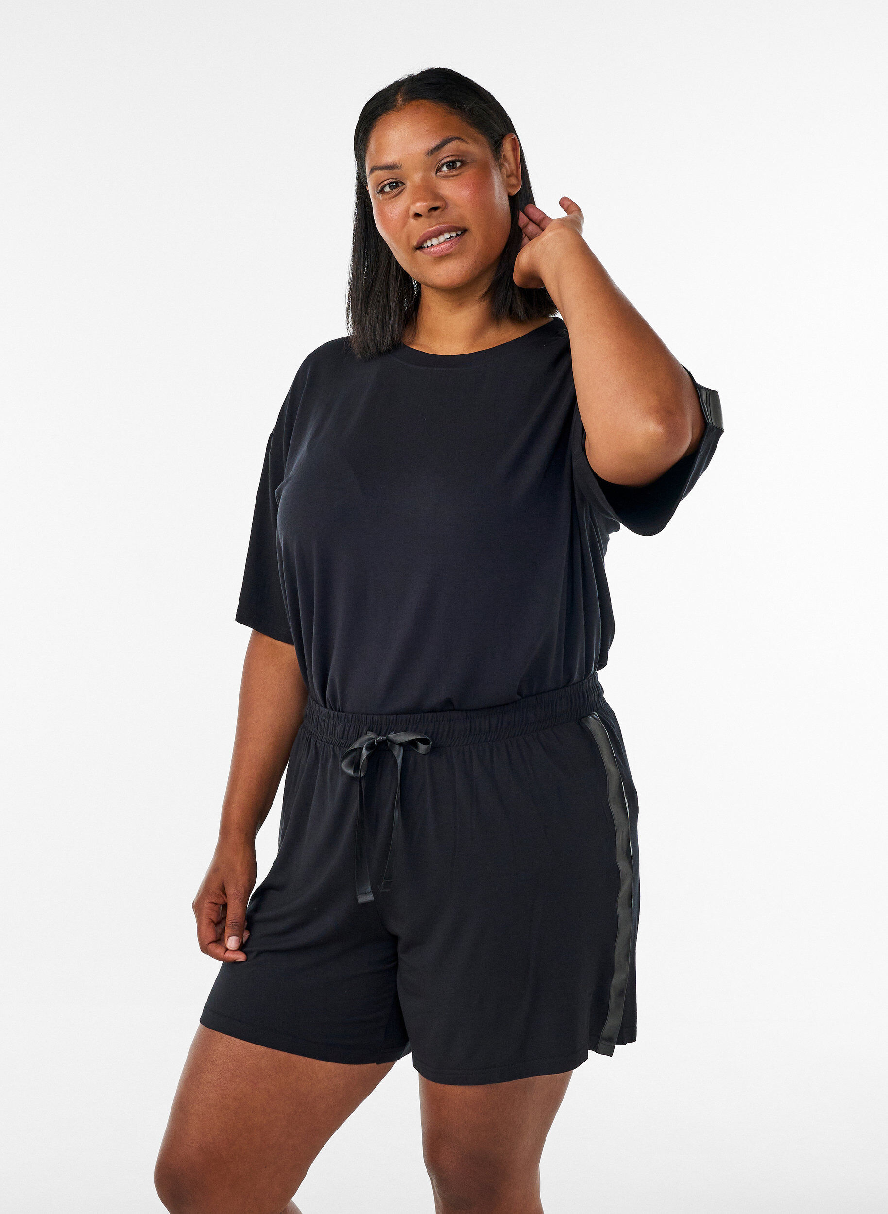 Modal pyjama shorts with contrast band, Black, Model