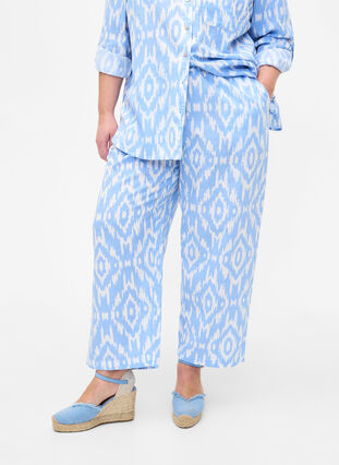 Patterned trousers with linen, Serenity AOP, Model image number 2