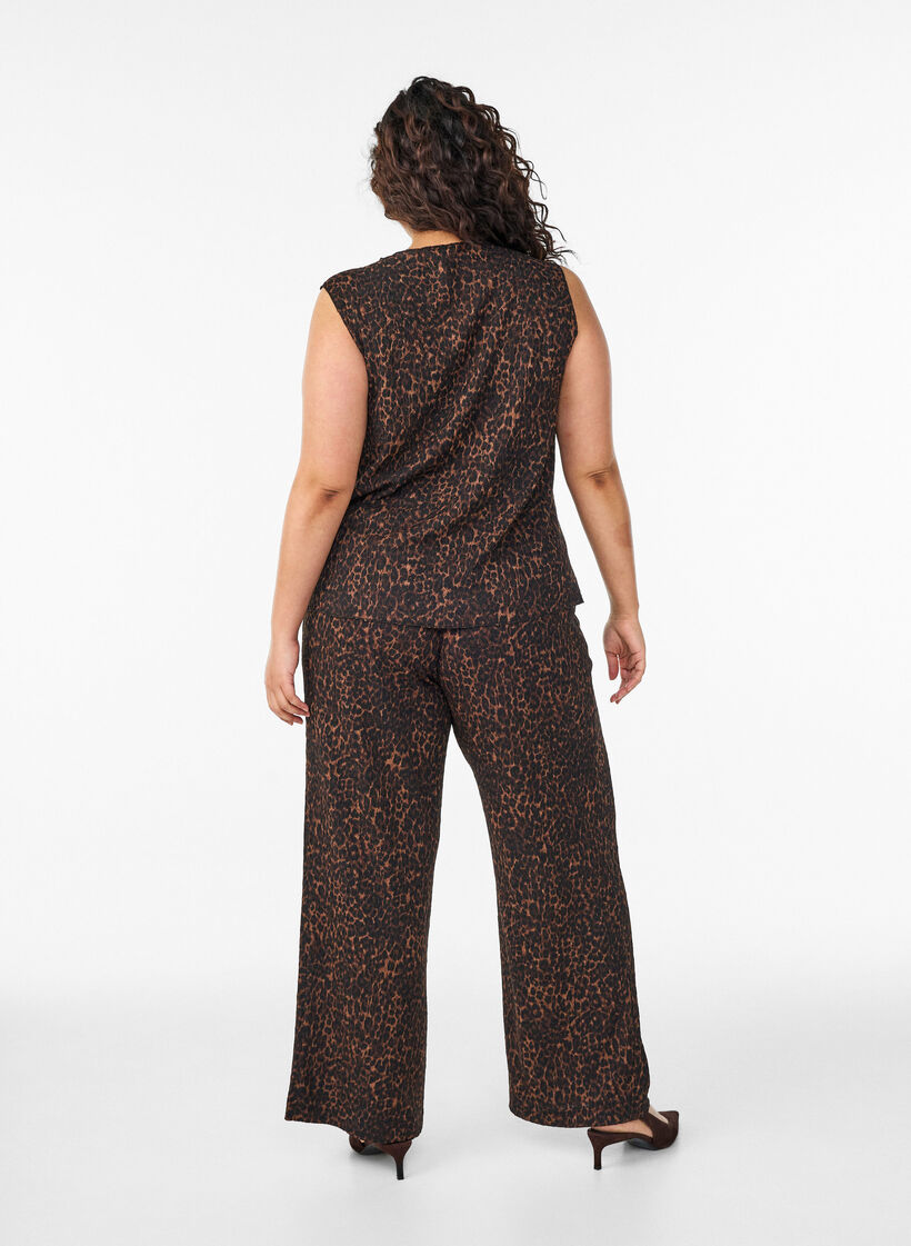 Trousers with a wavy texture, Brown, Model image number 1
