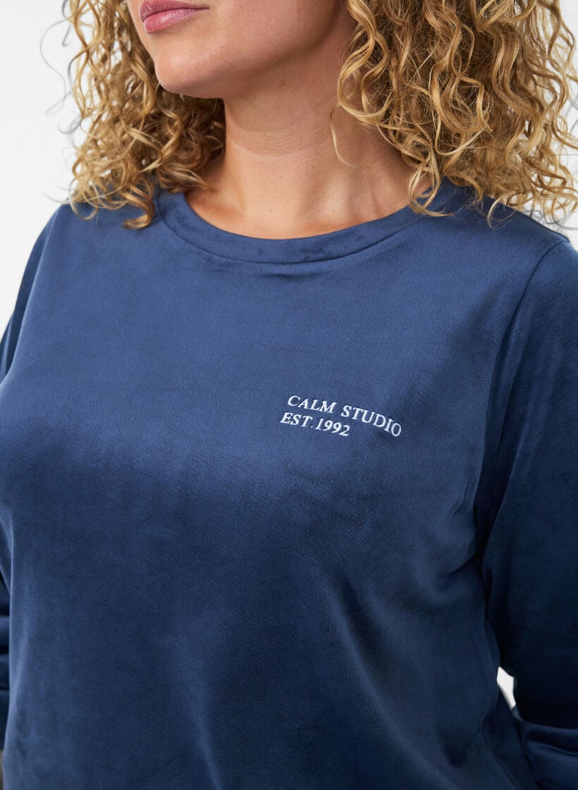 Velour blouse with embroidered text, Blue, Model image number 3