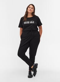 Cropped Maddison trousers, Black, Model