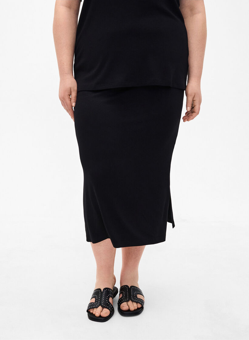 Slim fit midi skirt in viscose, Black, Model image number 3