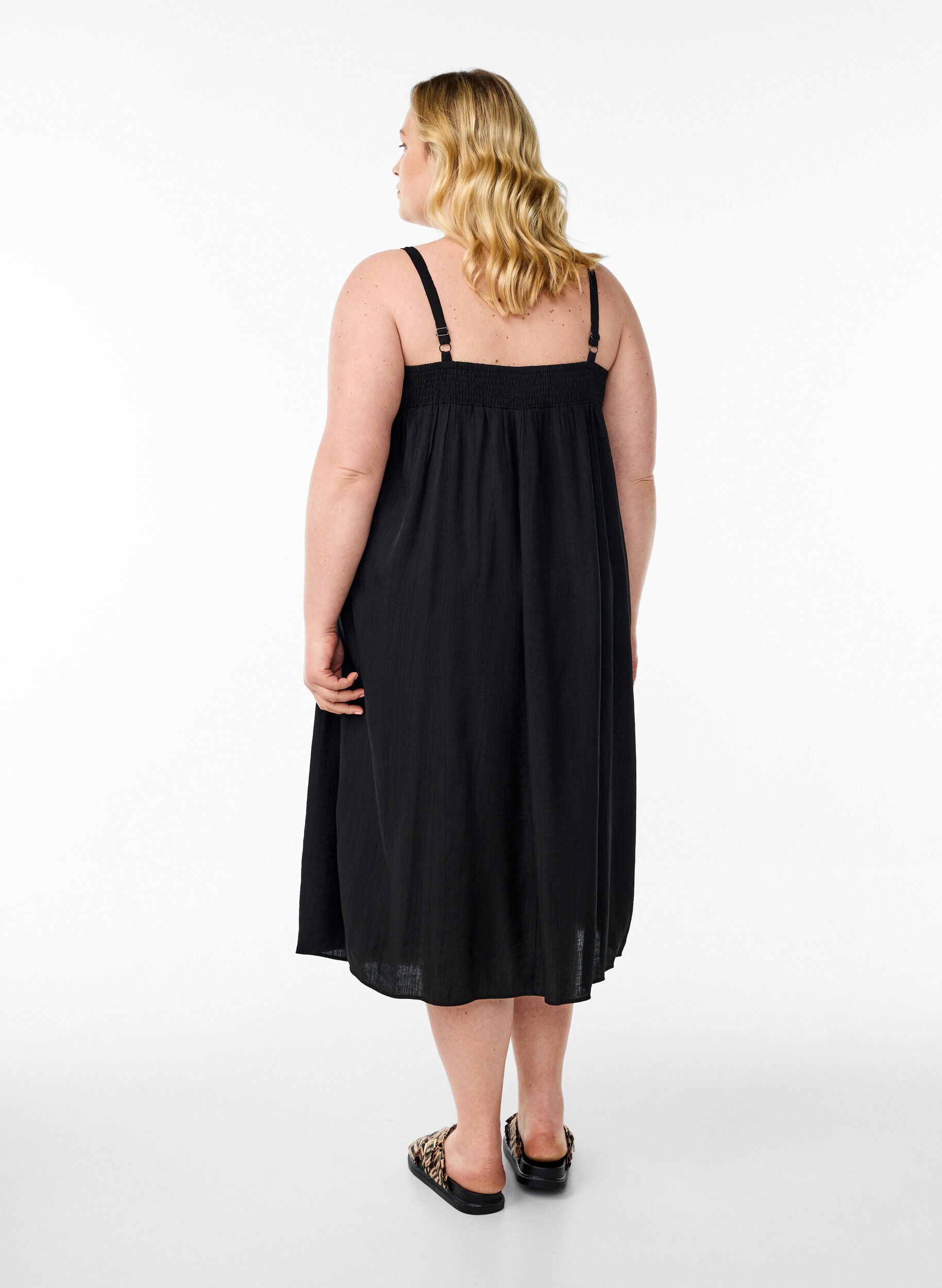 Zizzifashion Midi slip dress in viscose, Black, Model image number 2