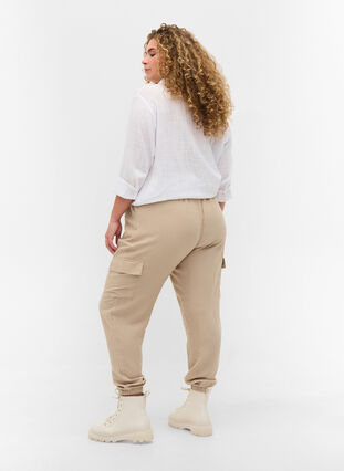 Loose viscose trousers with large pockets, Oxford Tan, Model image number 1