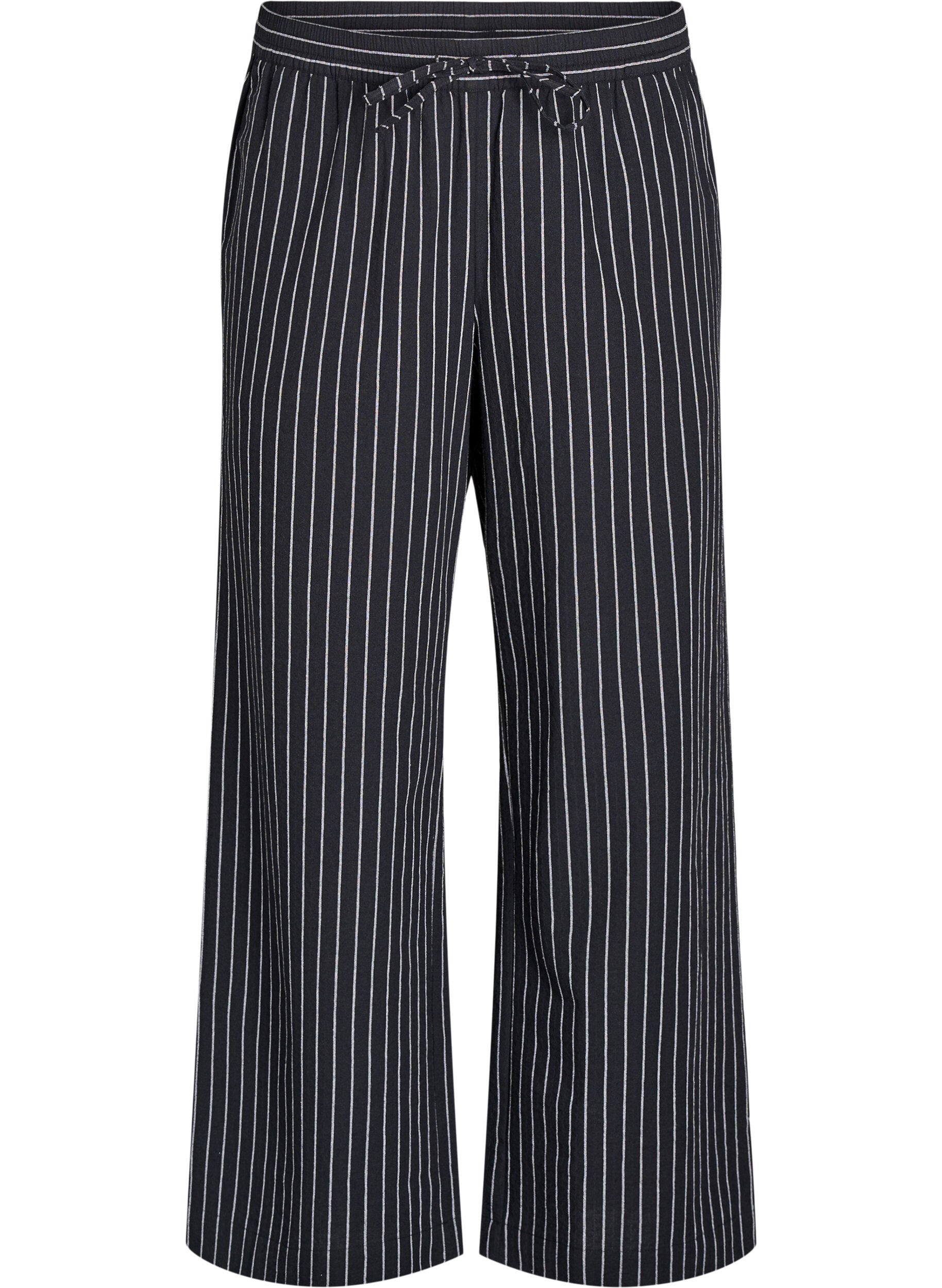 Loose trousers with high waist and pockets