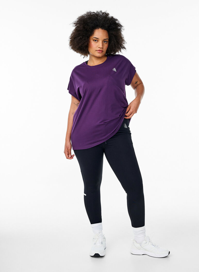 Solid-coloured training T-shirt, Purple, Model image number 1