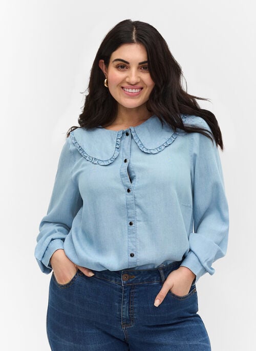 Shirt with large collar and ruffled trim
