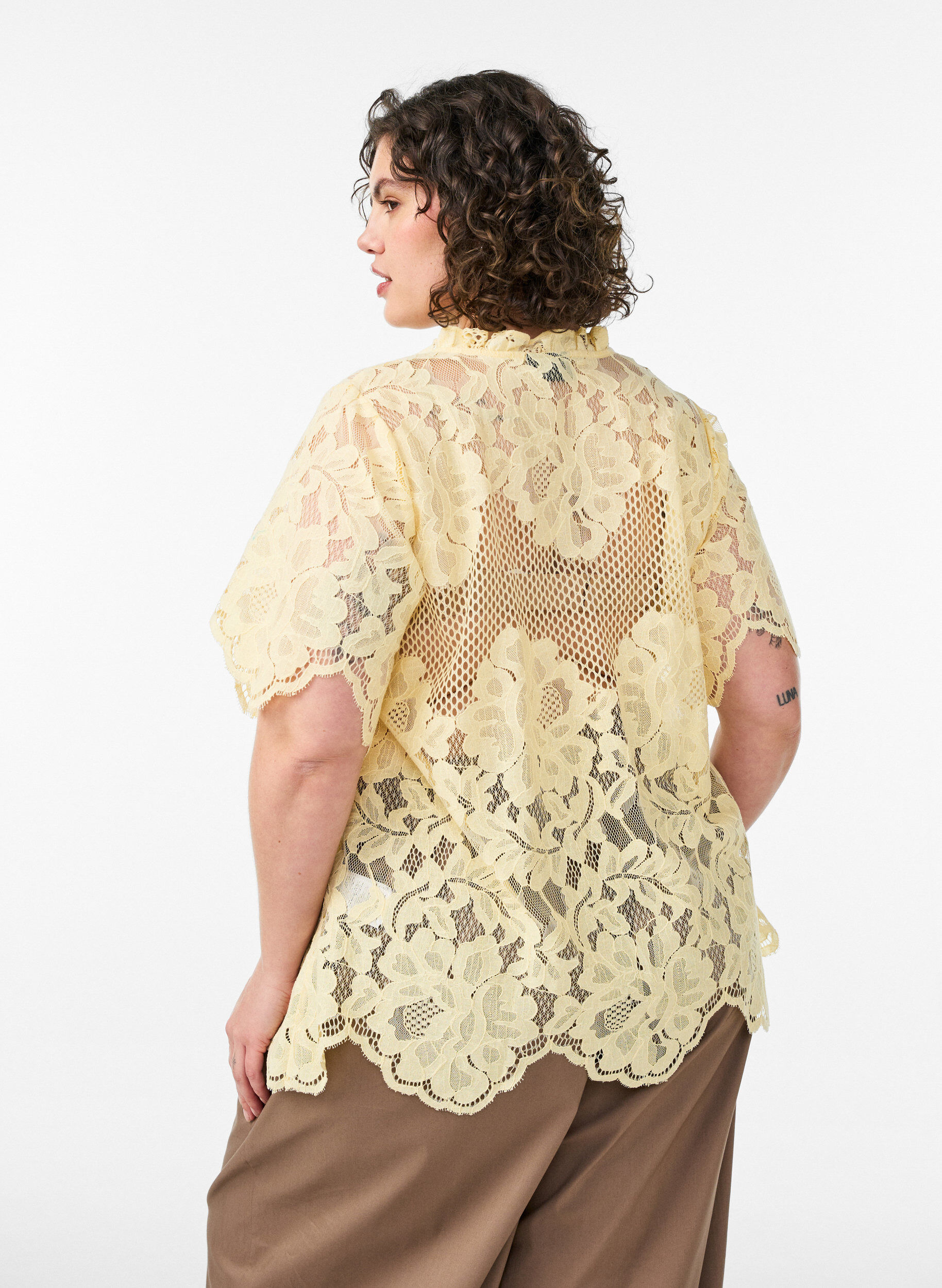 ZizzifashionLace blouse with ruffle collar and short sleeves, Yellow, Model image number 2