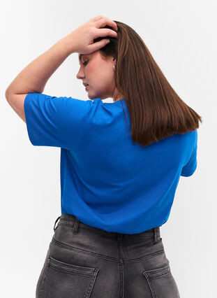 Organic cotton T-shirt with V-neckline, Princess Blue, Model image number 1