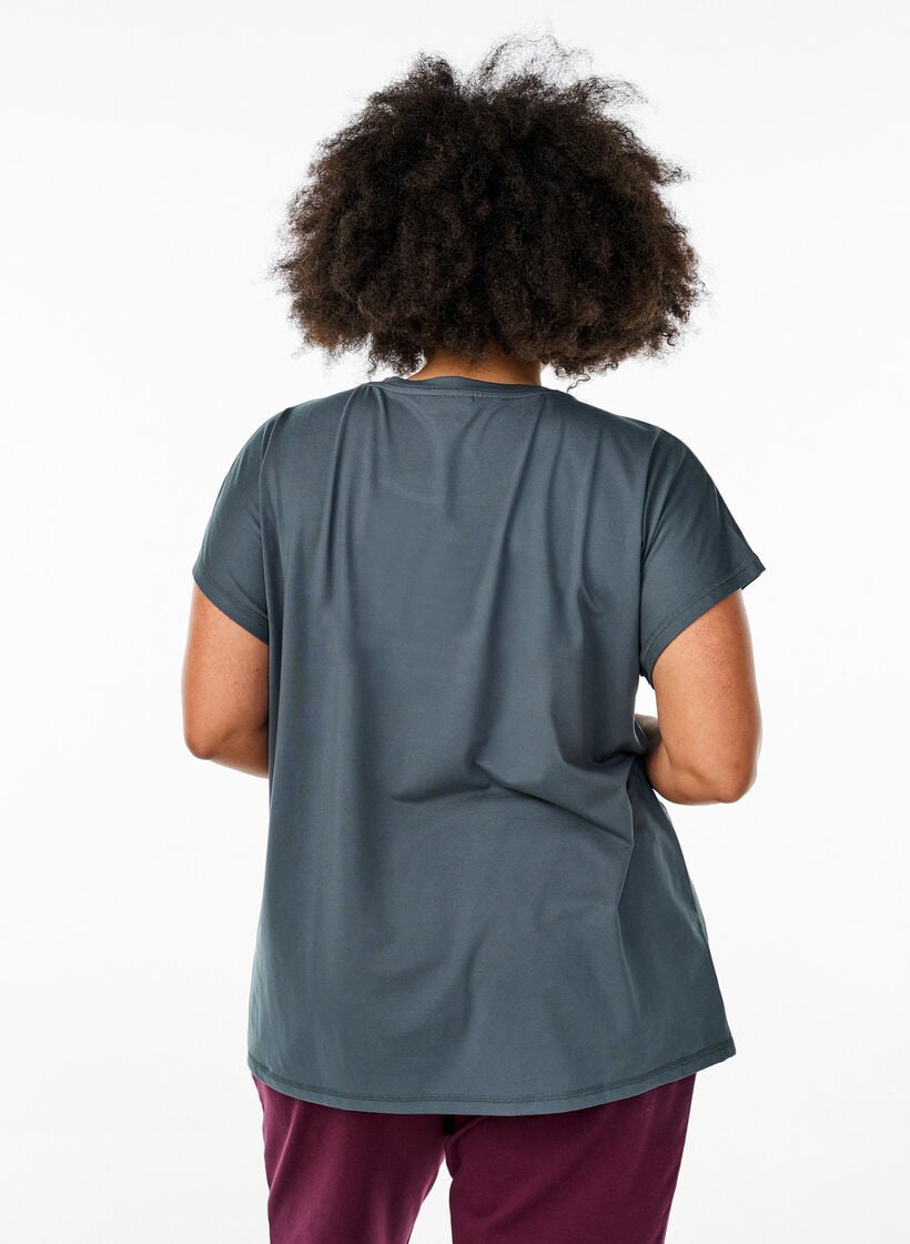 Solid-coloured training T-shirt, Green, Model image number 2