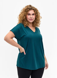 Loose training t-shirt with v-neck, Deep Teal, Model