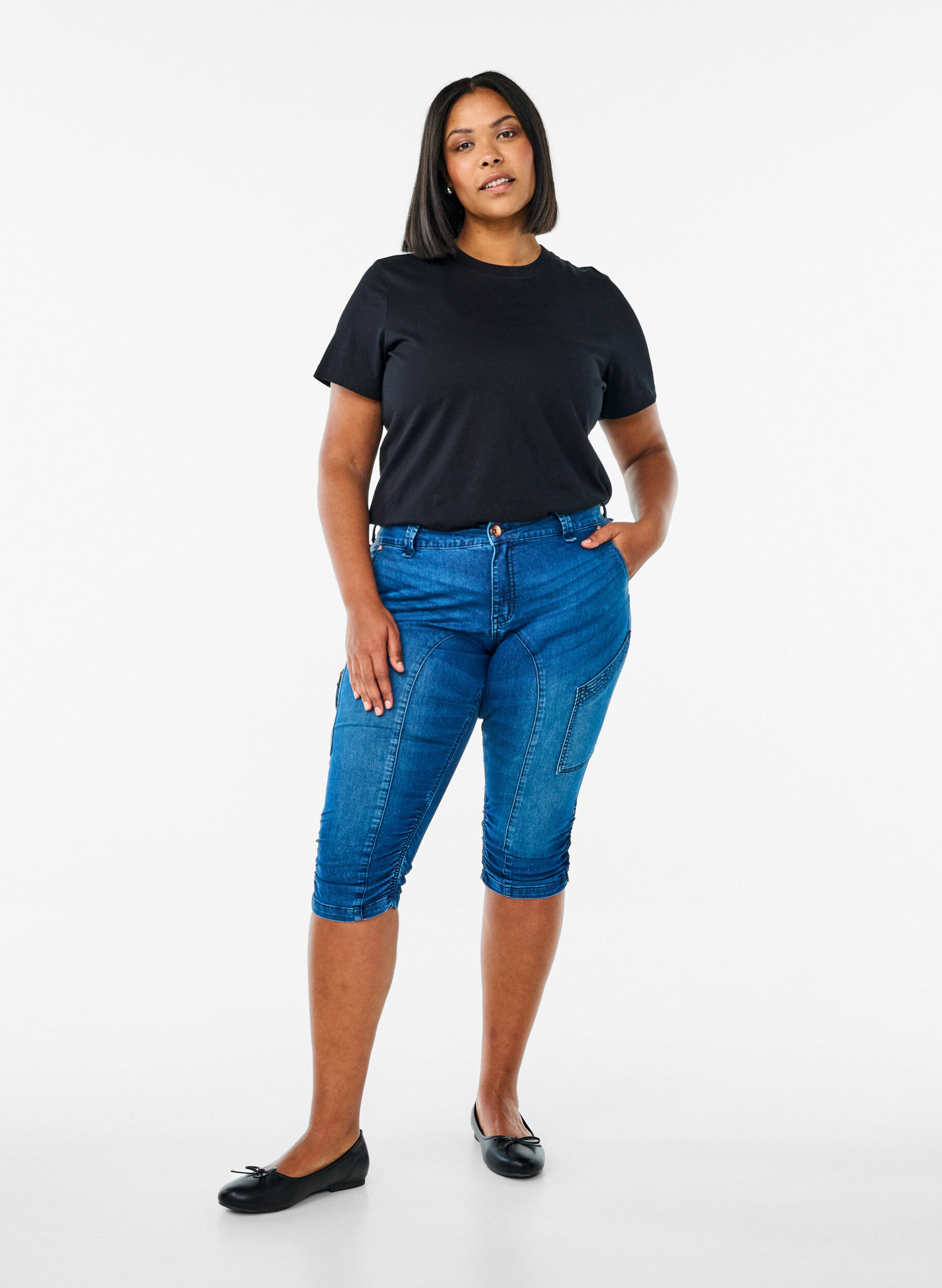 Slim fit capri jeans with pockets, Blue, Model