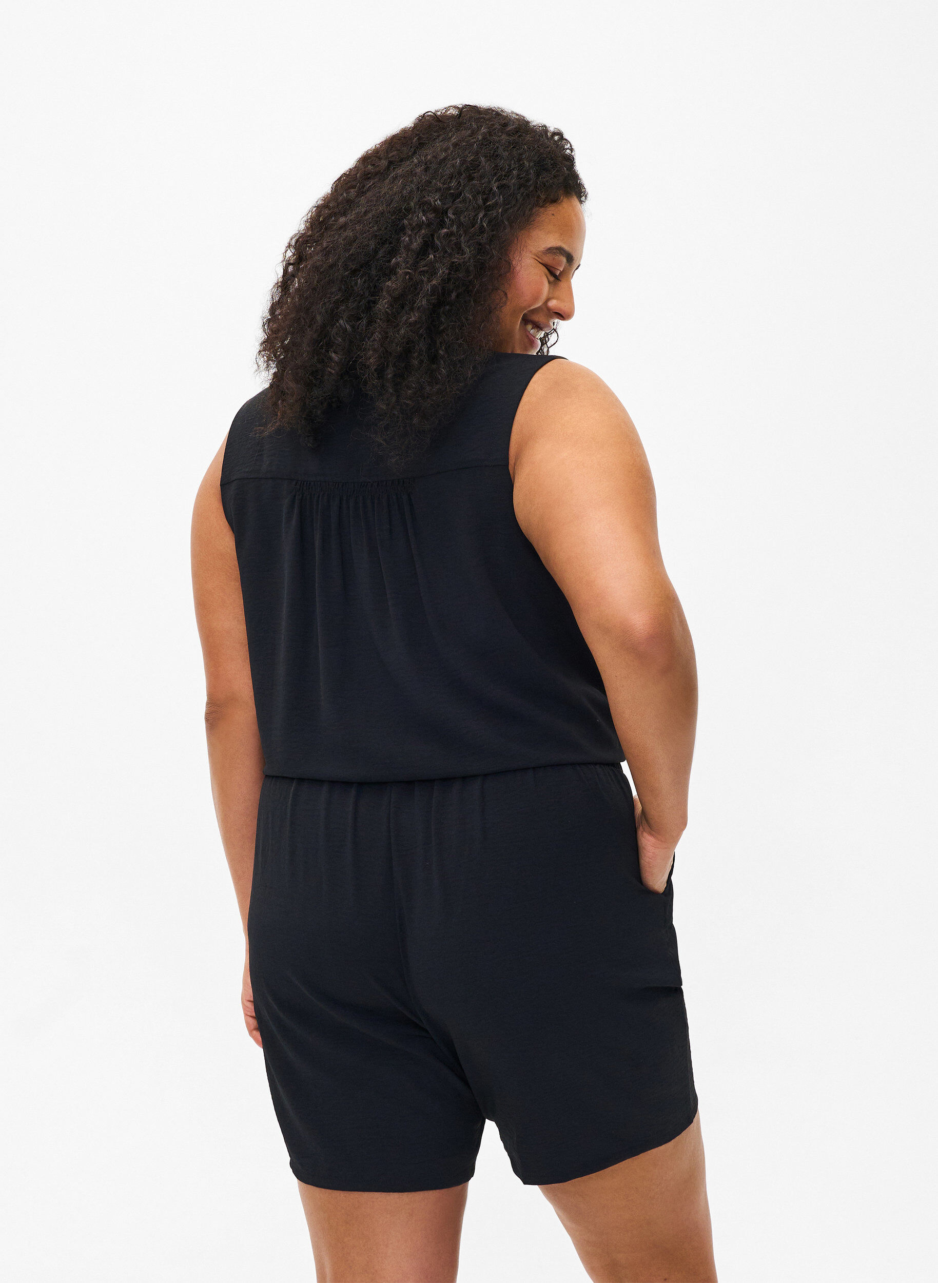 ZizzifashionSleeveless top with wrinkle details, Black, Model image number 2