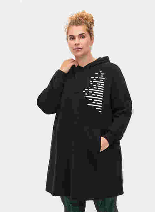 Long sweatshirt with hood and pockets