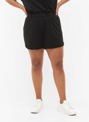 Plain workout shorts with pockets, Black, Model image number 2