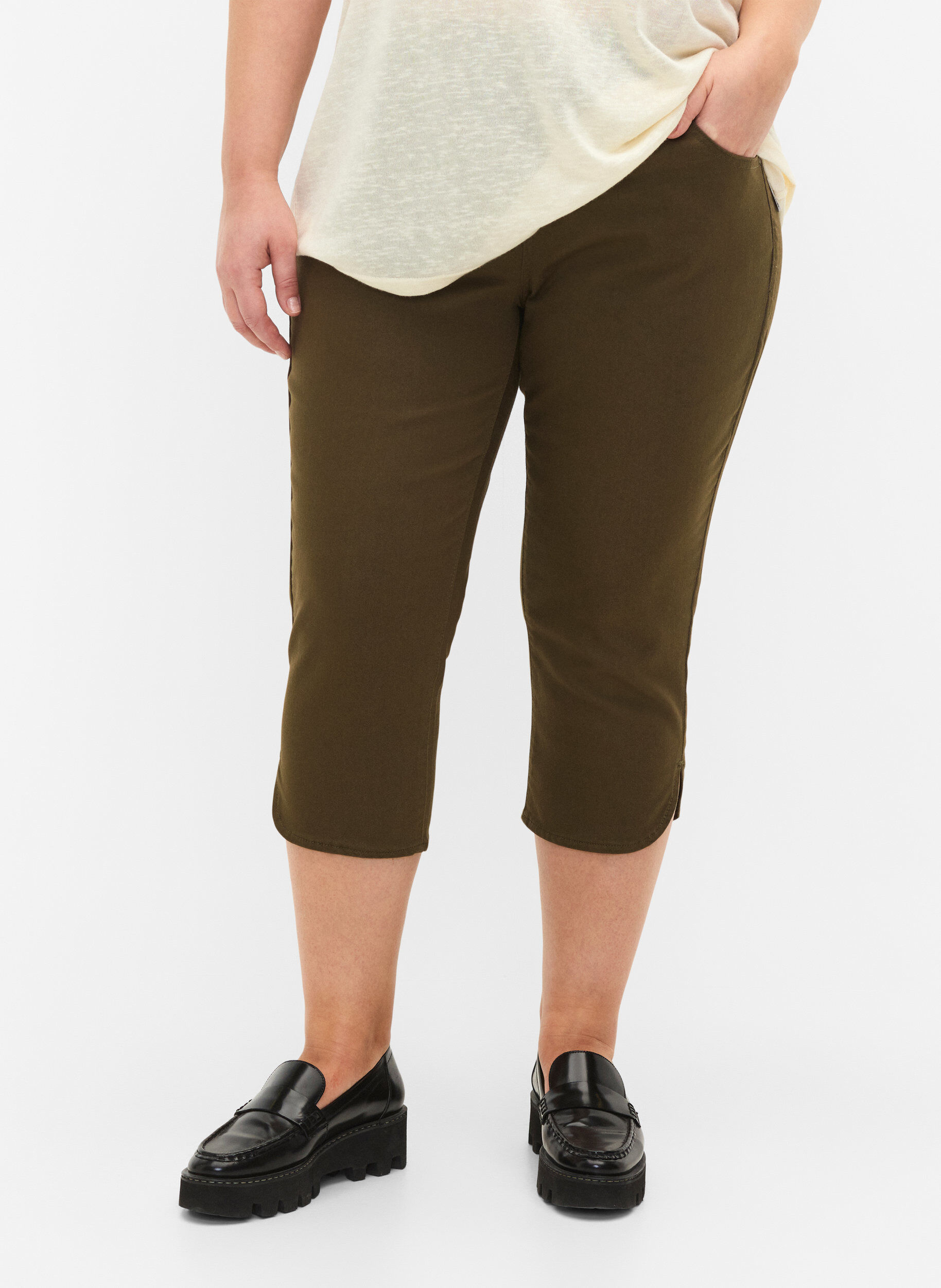 Zizzifashion Close fitting cotton blend capris, Ivy Green, Model image number 2