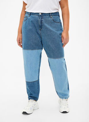 Mille mom fit jeans with colorblock and high waist, Light Blue Denim, Model image number 2