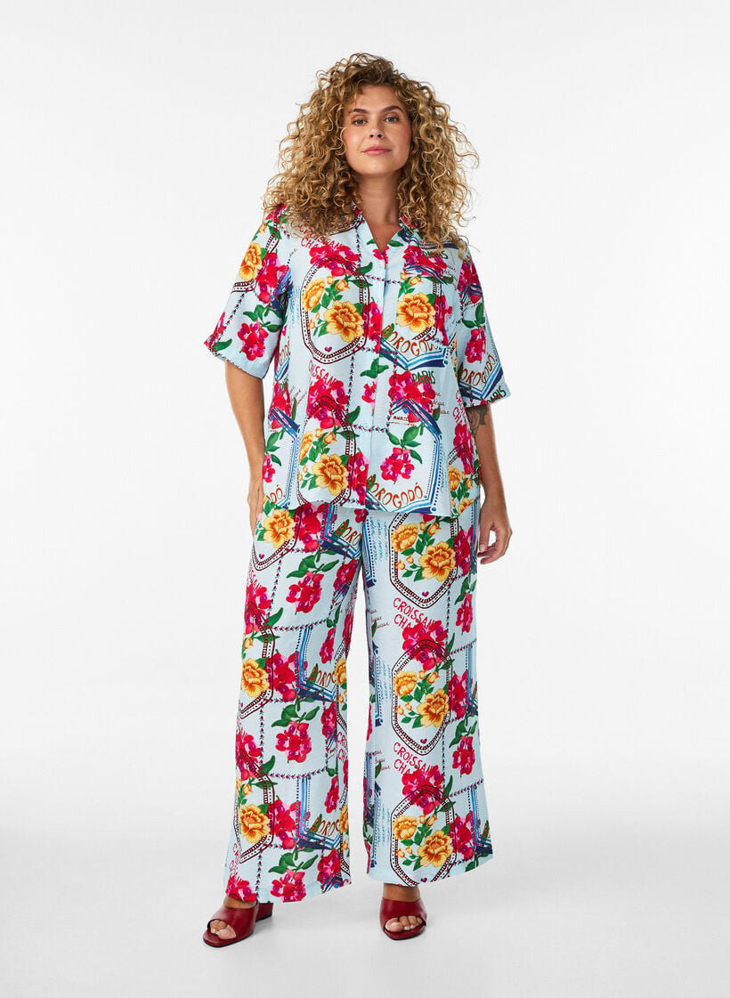 Shirt blouse with elbow-length sleeves and colourful print, Light Blue, Model