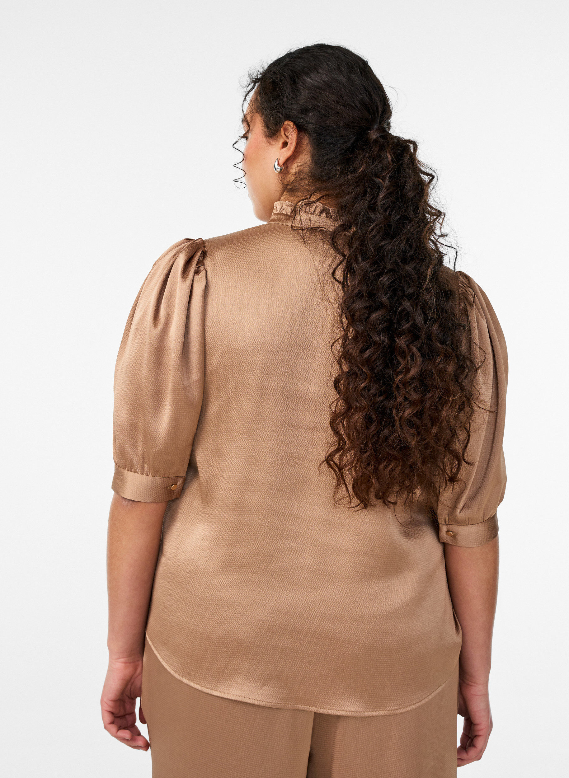 ZizzifashionSatin-look blouse with 1/2 sleeves and a ruffle collar, Brown, Model image number 2