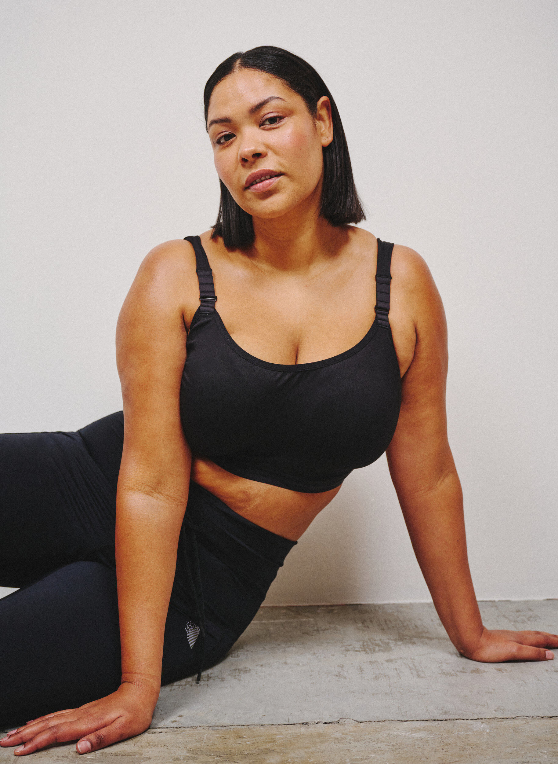 ZizzifashionHigh support sports bra with underwire and padded straps, Black, Image image number 0