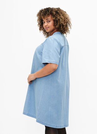 A-shape denim dress with short sleeves, Light blue denim, Model image number 1