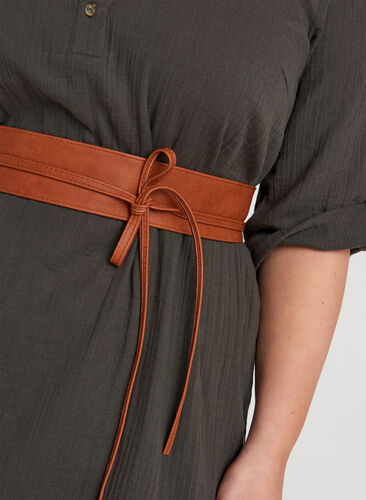 Waist belt in faux leather, Brown, Model image number 1