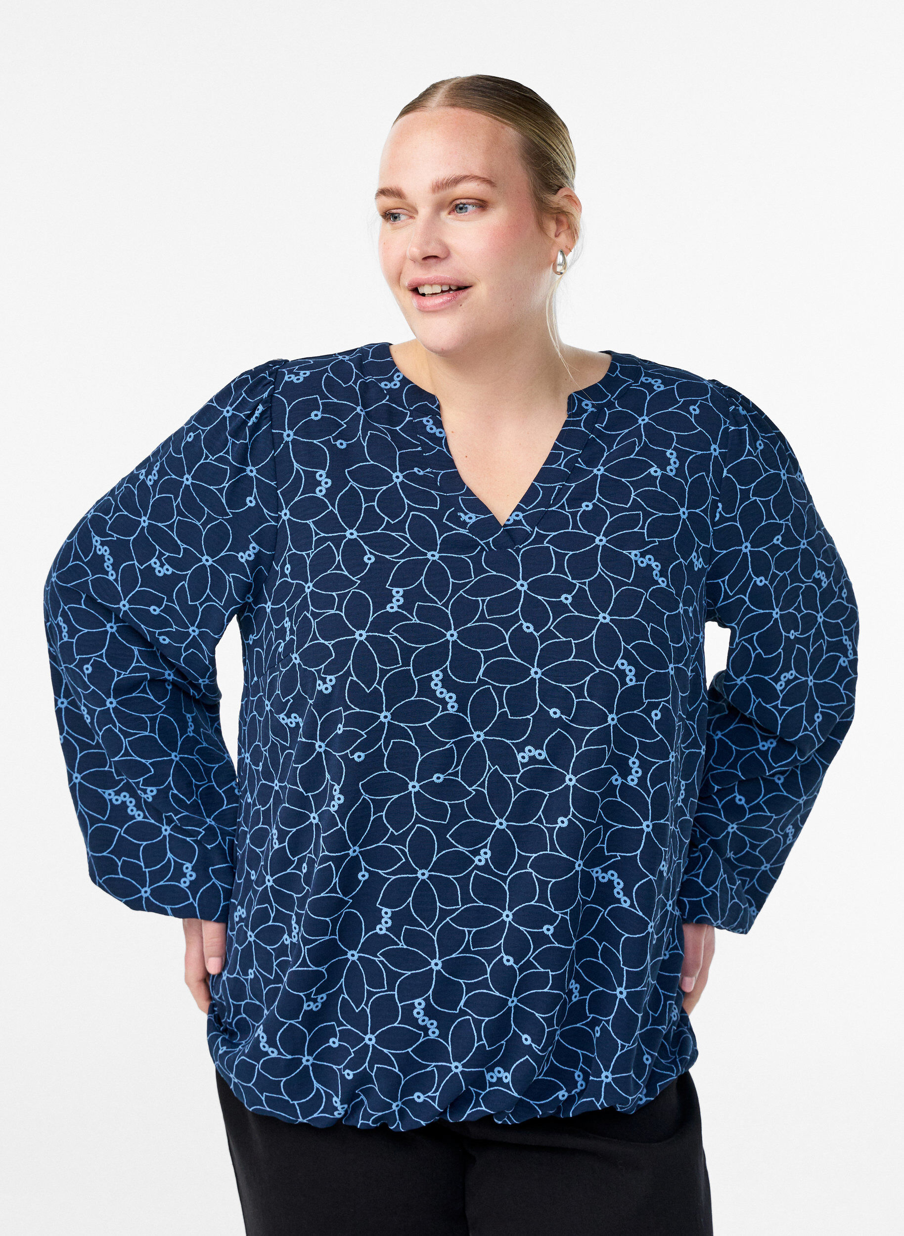 Long-sleeved blouse with floral embroidery, Blue, Model