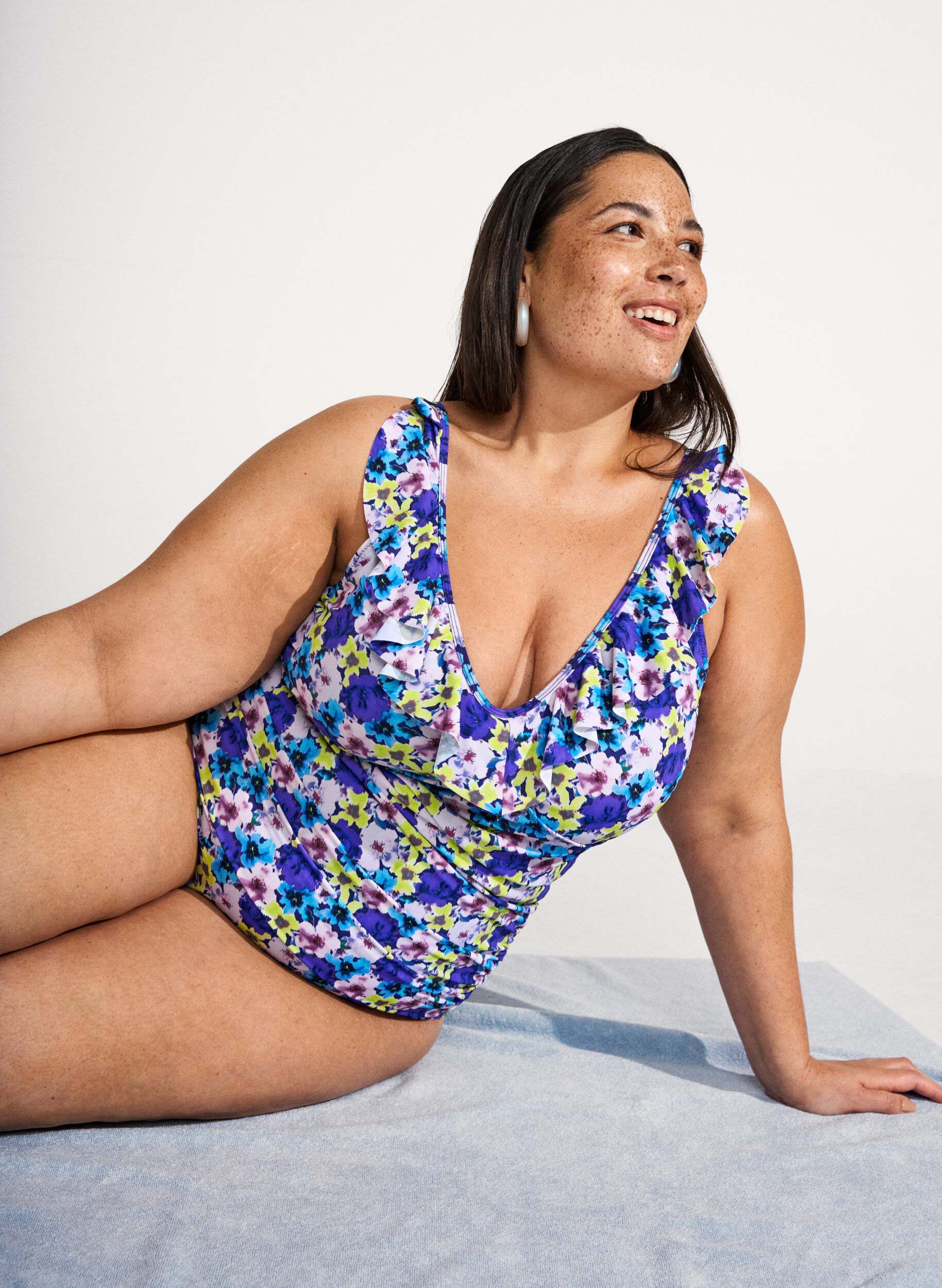 Zizzifashion Floral swimsuit with ruffles and removable pads, Purple, Image image number 0