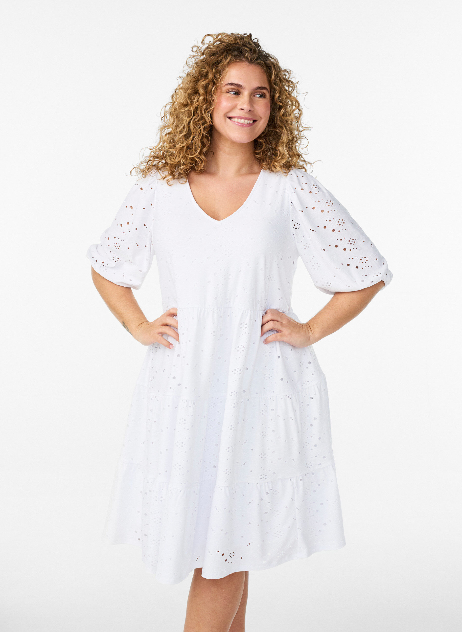 Zizzifashion Broderie anglaise dress with a V-neck and 1/2 sleeves, White, Model image number 0