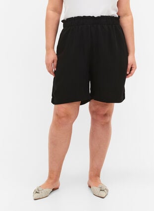 Loose shorts in viscose, Black, Model image number 2