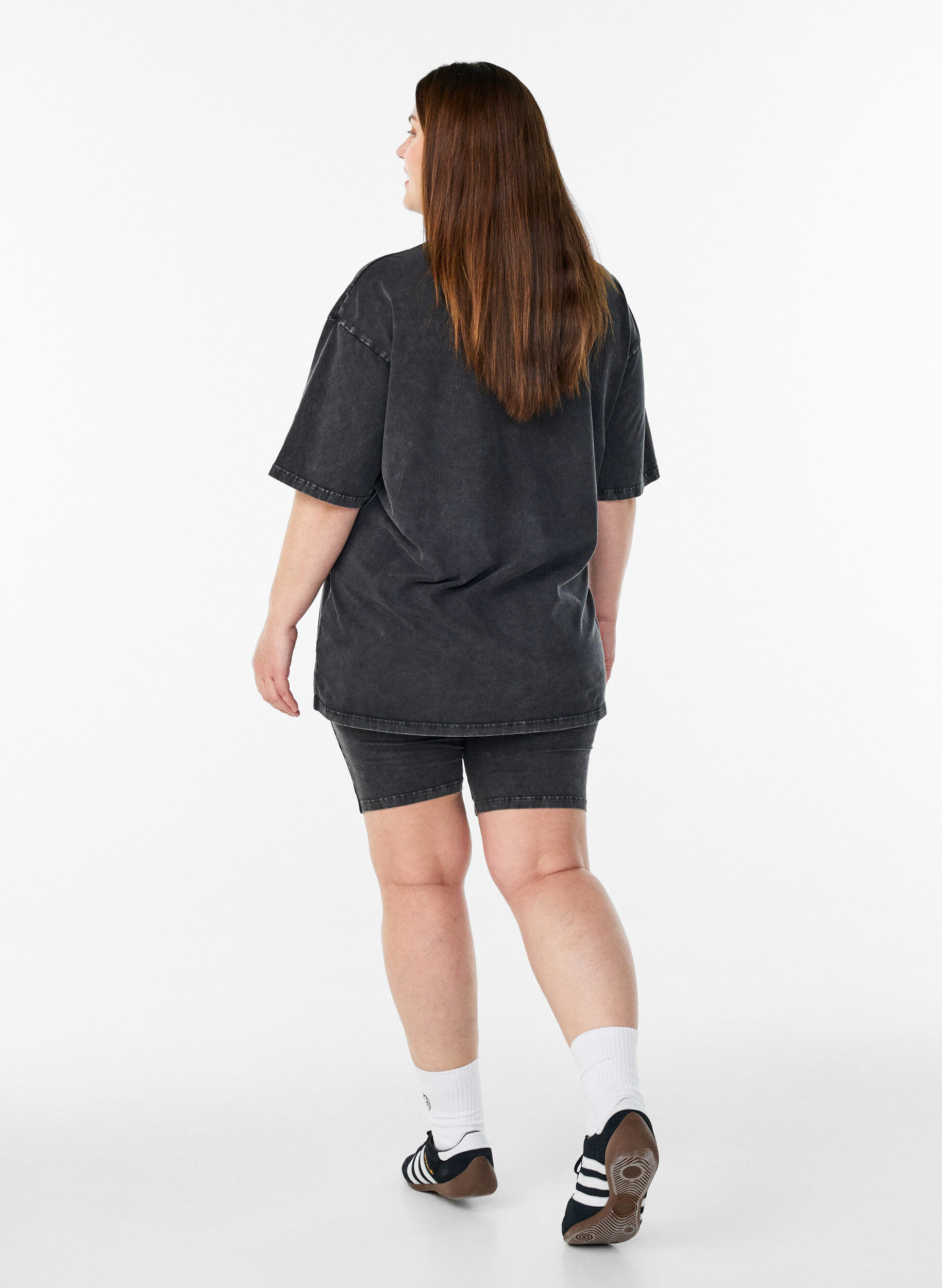 Zizzifashion Fitted jersey shorts with a washed effect, Black, Model image number 1
