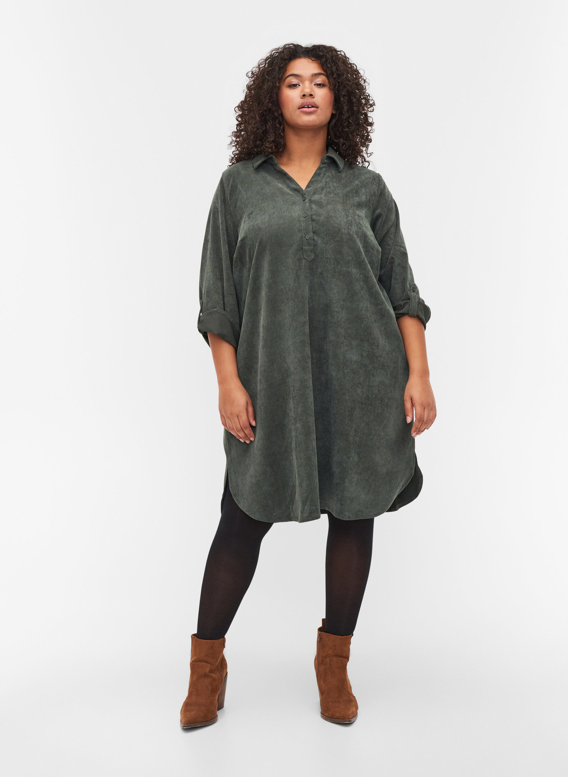 Zizzifashion Velvet dress with 3/4-length sleeves and buttons, Deep Forest, Model image number 2