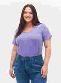 Basic plain cotton t-shirt, Veronica, Model