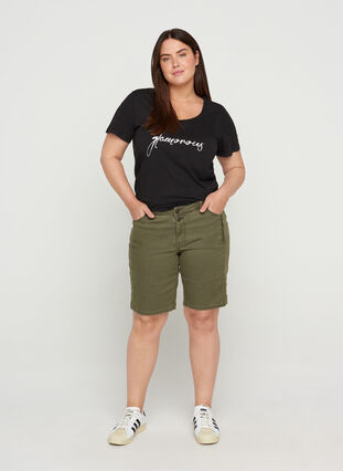 Close-fitting denim shorts, Green, Model image number 2
