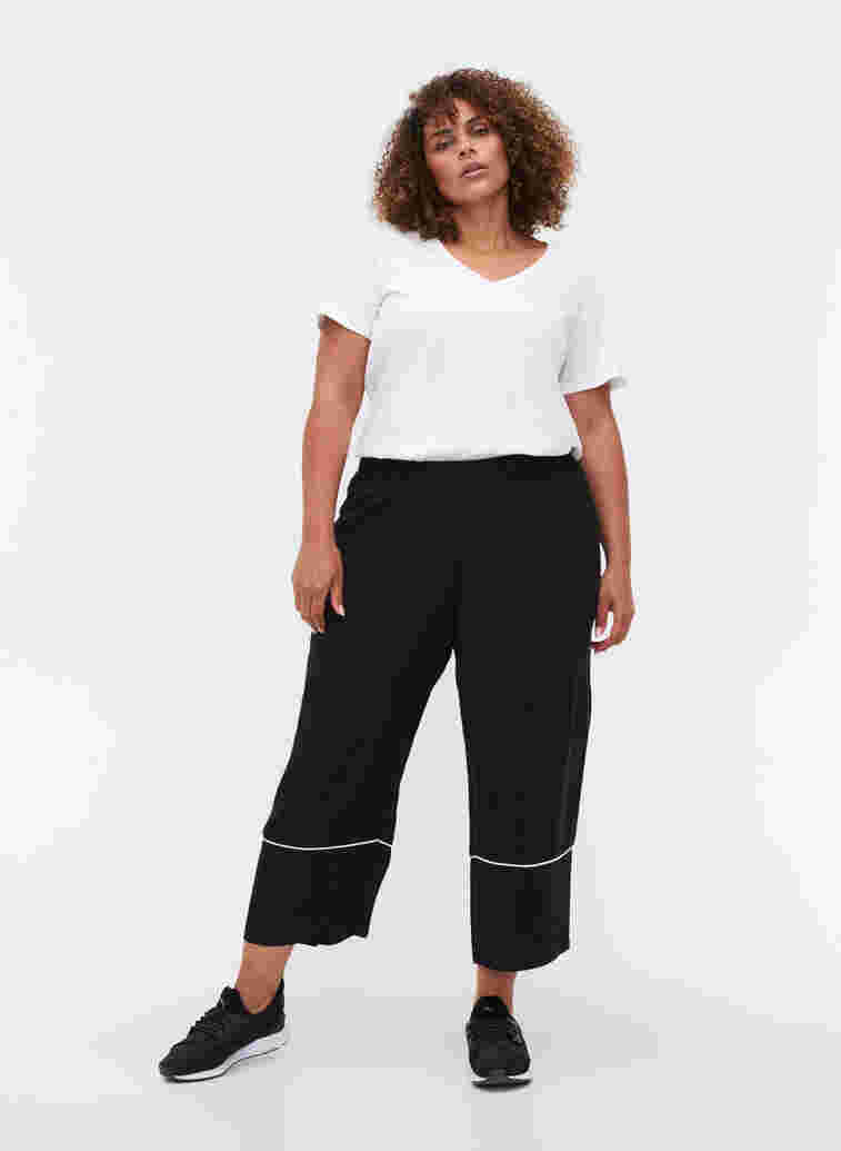 Viscose pants with pockets, Black, Model