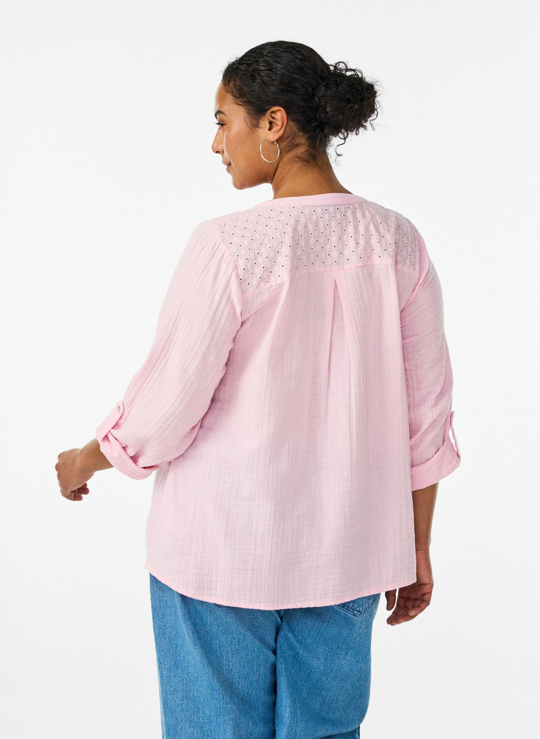 Zizzifashion Blouse in cotton muslin with broderie anglaise, Rose, Model image number 2