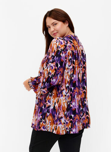 Long-sleeved viscose blouse with print, Pansy AOP, Model image number 1