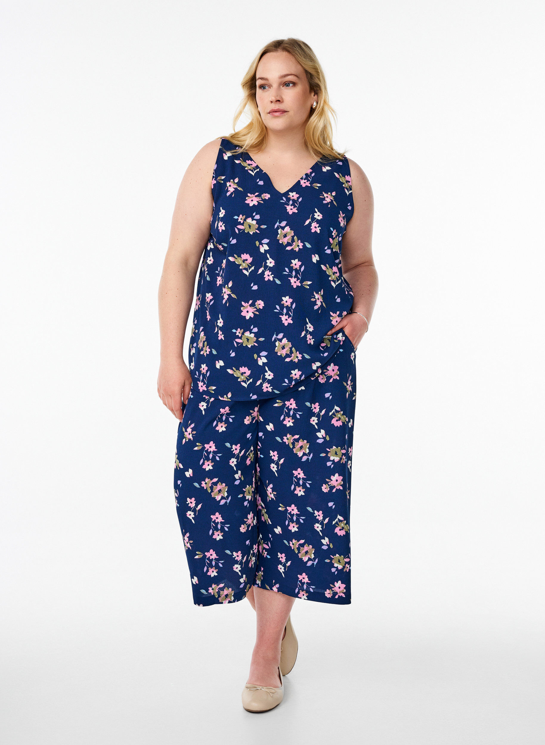 ZizzifashionPrinted top with v-neck, Blue, Model image number 1