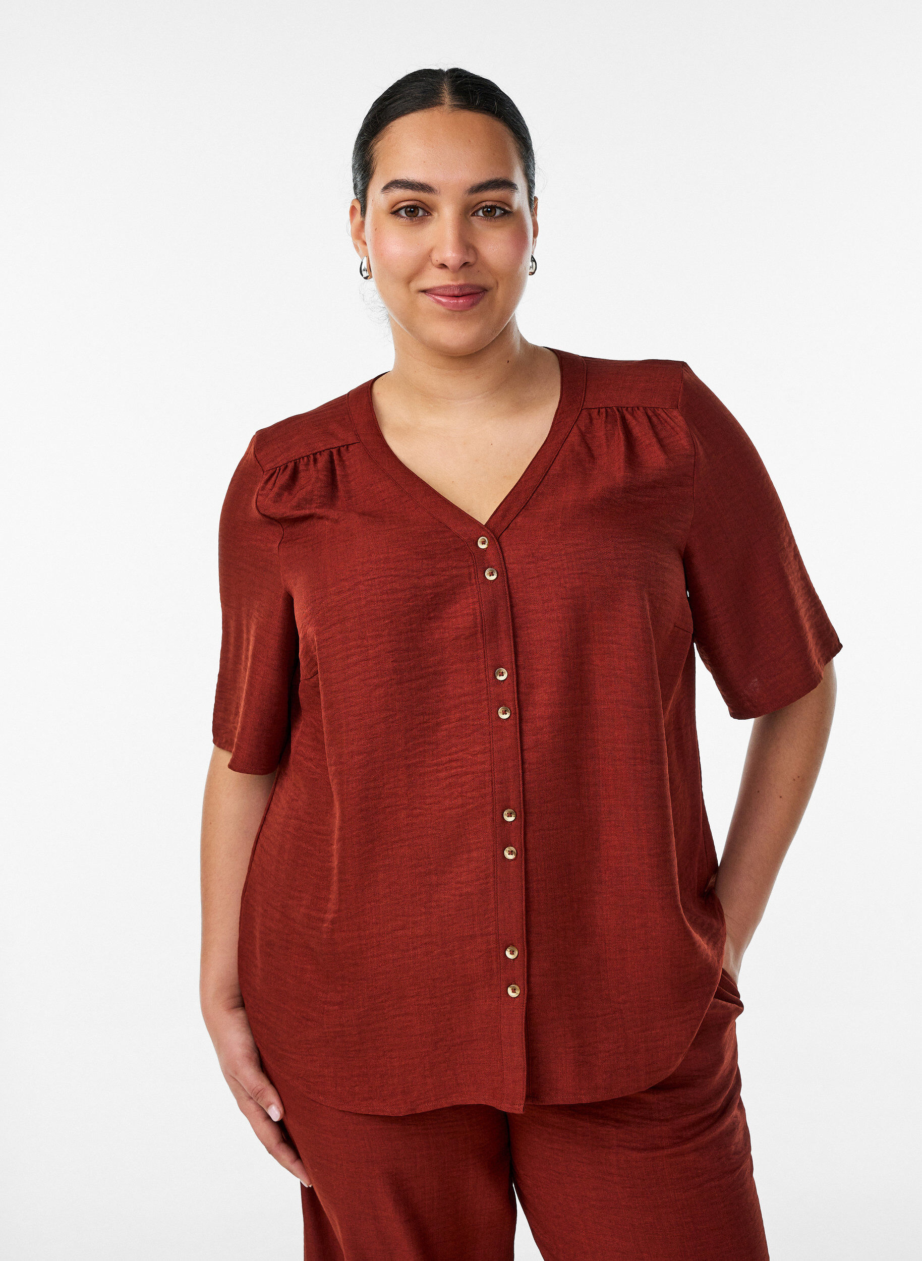V-neck shirt blouse with short sleeves, Red, Model